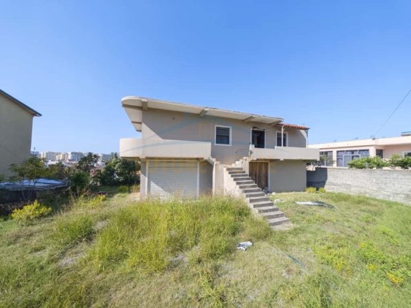 Durres, shitet shtepi 3+1+Ballkon , 140.000 € 