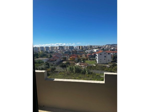 Durres, shitet shtepi 3+1+Ballkon , 140.000 € 