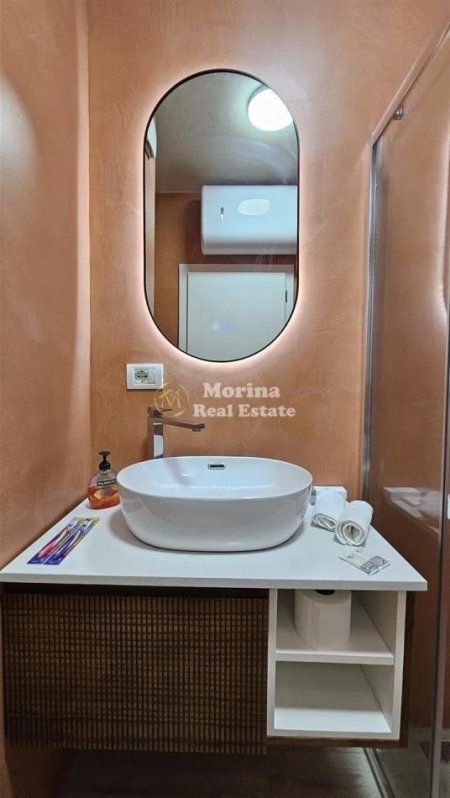 Tirane, jepet me qera apartament 1+1 Kati 4, 100 m² 1.500 € (Bulevardi i Ri)