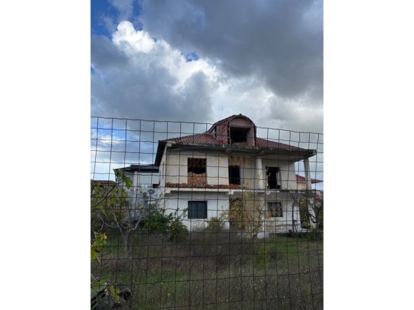 Durres, shitet shtepi 2+1+Ballkon Kati 2, 613 m² 140.000 € 