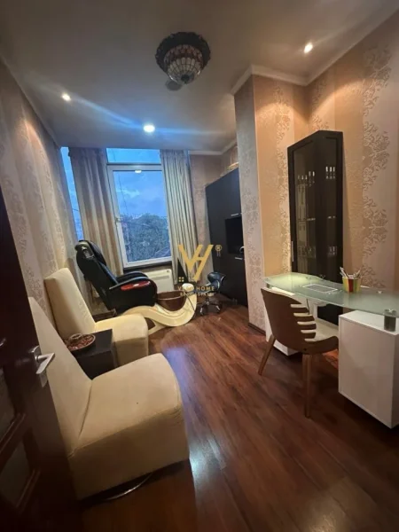 Tirane, jepet me qera ambjent biznesi Kati 2, 15 m² 200 € (RRUGA E ELBASANIT)
