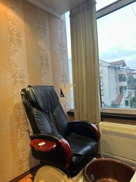 Tirane, jepet me qera ambjent biznesi Kati 2, 15 m² 200 € (RRUGA E ELBASANIT)
