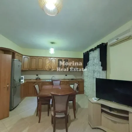 Tirane, jepet me qera apartament 3+1 Kati 2, 150 m² 600 € (Rruga e Dibres)