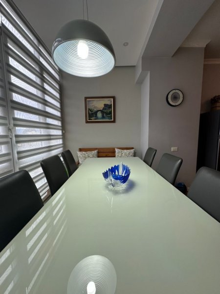 Tirane, jepet me qera apartament 2+1+Ballkon Kati 6, 120 m² 900 € (Liqeni i Thate)