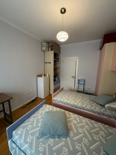 Tirane, jepet me qera apartament 2+1+Ballkon Kati 6, 120 m² 900 € (Liqeni i Thate)