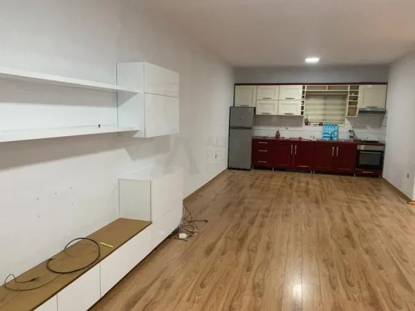 Tirane, jepet me qera apartament 2+1 Kati 3, 102 m² 550 € (Yzberish)