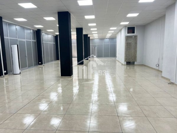 Tirane, jepet me qera dyqan Kati 0, 300 m² 2.400 € (PRANË GJIMNAZIT “PARTIZANI”)