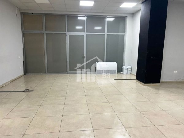 Tirane, jepet me qera dyqan Kati 0, 300 m² 2.400 € (PRANË GJIMNAZIT “PARTIZANI”)