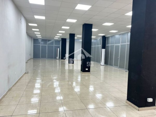 Tirane, jepet me qera dyqan Kati 0, 300 m² 2.400 € (PRANË GJIMNAZIT “PARTIZANI”)