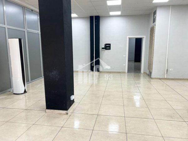 Tirane, jepet me qera dyqan Kati 0, 300 m² 2.400 € (PRANË GJIMNAZIT “PARTIZANI”)