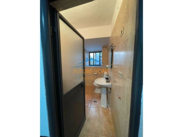 Tirane, jepet me qera 2+1 Kati 1, 600 € 