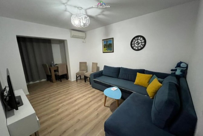 Tirane, jepet me qera apartament 2+1 Kati 4, 80 m² 550 € (prane Bar Angolo)