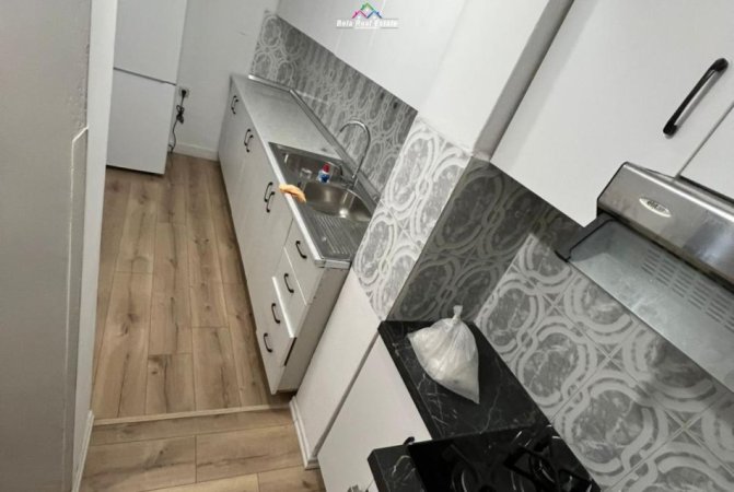 Tirane, jepet me qera apartament 2+1 Kati 4, 80 m² 550 € (prane Bar Angolo)