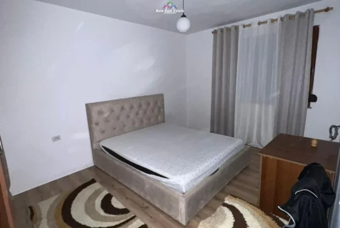 Tirane, jepet me qera apartament 2+1 Kati 4, 80 m² 550 € (prane Bar Angolo)