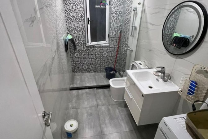 Tirane, jepet me qera apartament 2+1 Kati 4, 80 m² 550 € (prane Bar Angolo)