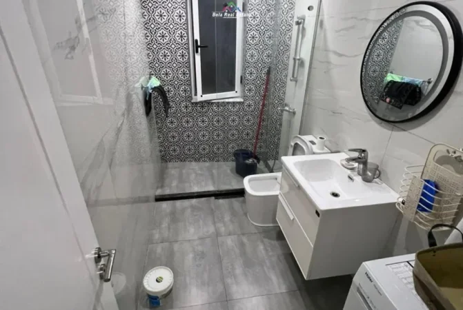 Tirane, jepet me qera apartament 2+1 Kati 4, 80 m² 550 € (prane Bar Angolo)