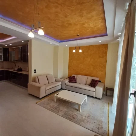 Tirane, jepet me qera apartament 2+1 Kati 5, 125 m² 850 € (Komuna e Parisit)