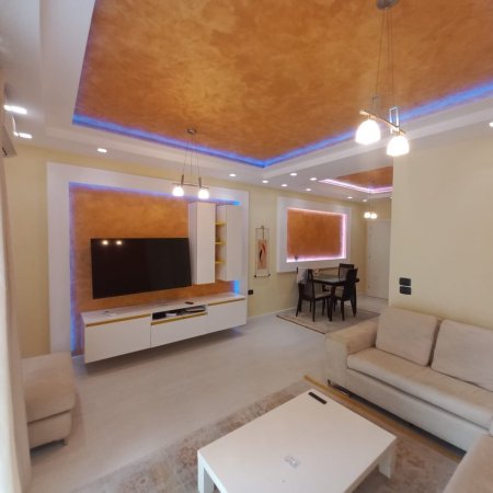 Tirane, jepet me qera apartament 2+1 Kati 5, 125 m² 850 € (Komuna e Parisit)