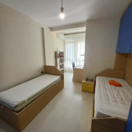 Tirane, jepet me qera apartament 2+1 Kati 5, 125 m² 850 € (Komuna e Parisit)