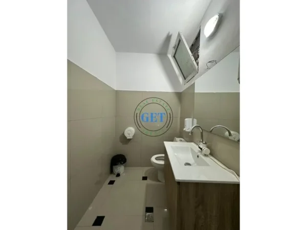 Durres, jepet me qera ambjent biznesi Kati 0, 120 m² 700 € (tregu vogel durres)