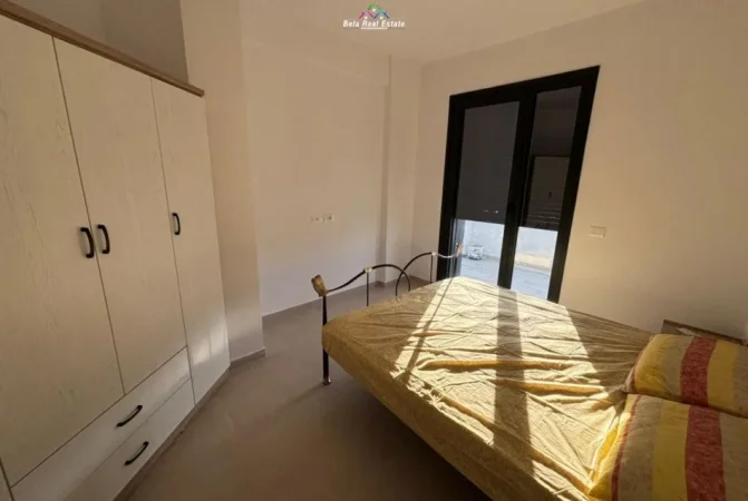 Tirane, jepet me qera apartament 1+1 Kati 1, 56 m² 600 € (Rruga Hiqmet Buzi)
