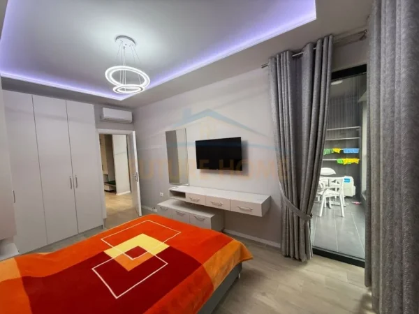 Tirane, jepet me qera apartament 1+1+Ballkon Kati 3, 70 m² 850 € (Komuna e parisit)
