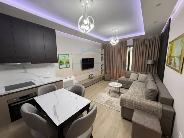 Tirane, jepet me qera apartament 1+1+Ballkon Kati 3, 70 m² 850 € (Komuna e parisit)