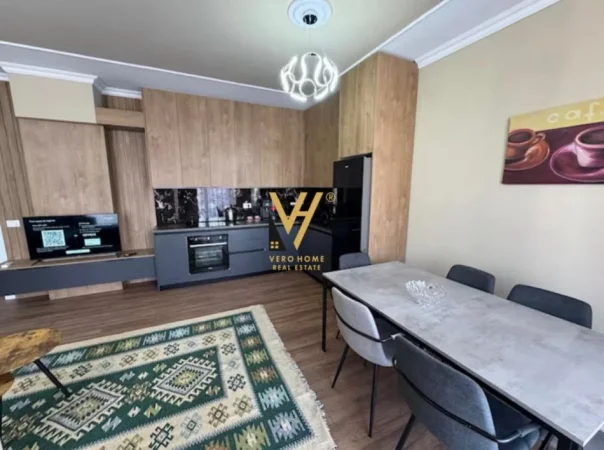 Tirane, jepet me qera apartament 2+1+Ballkon Kati 3, 105 m² 900 € (PAZARI I RI)