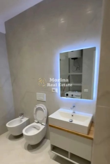Tirane, jepet me qera apartament 1+1+Ballkon Kati 1, 60 m² 450 € (Rezidenca Oxa)