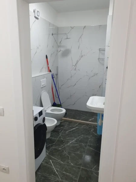 Tirane, jepet me qera apartament 1+1+Ballkon Kati 3, 77 m² 500 € (Don Bosko)