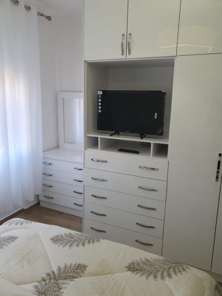 Tirane, jepet me qera apartament 1+1+Ballkon Kati 3, 77 m² 500 € (Don Bosko)