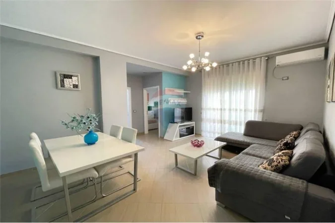 Vlore - Lungomare, jepet me qera apartament 2+1 , 82 m² 500 € 