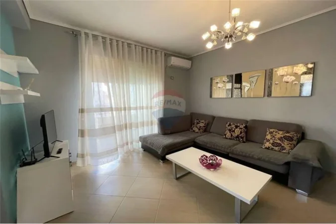 Vlore - Lungomare, jepet me qera apartament 2+1 , 82 m² 500 € 