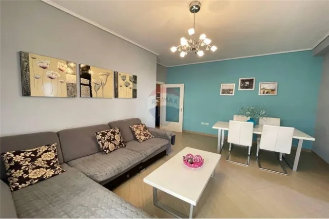 Vlore - Lungomare, jepet me qera apartament 2+1 , 82 m² 500 € 