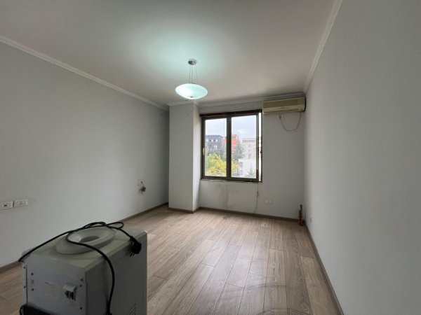 Tirane, shitet apartament 2+1+Ballkon Kati 2, 103 m² 258.000 € (21 dhjetori)