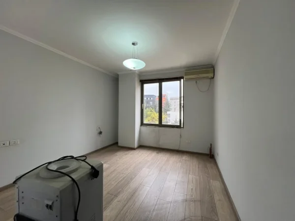 Tirane, shitet apartament 2+1+Ballkon Kati 2, 103 m² 258.000 € (21 dhjetori)
