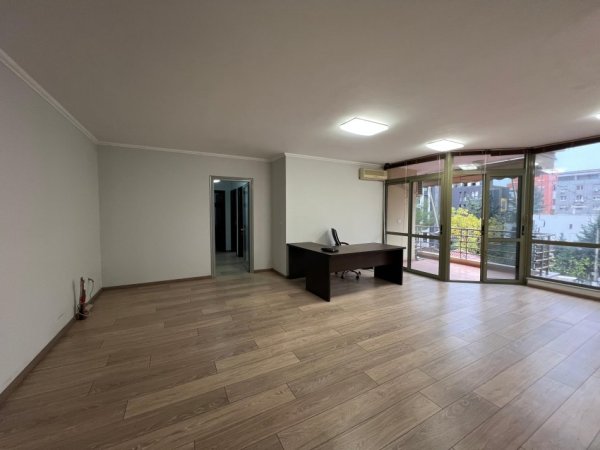 Tirane, shitet apartament 2+1+Ballkon Kati 2, 103 m² 258.000 € (21 dhjetori)