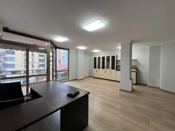 Tirane, shitet apartament 2+1+Ballkon Kati 2, 103 m² 258.000 € (21 dhjetori)