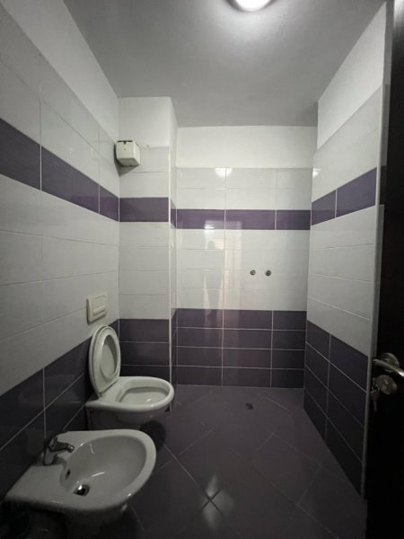 Tirane, shitet apartament 2+1+Ballkon Kati 2, 103 m² 258.000 € (21 dhjetori)