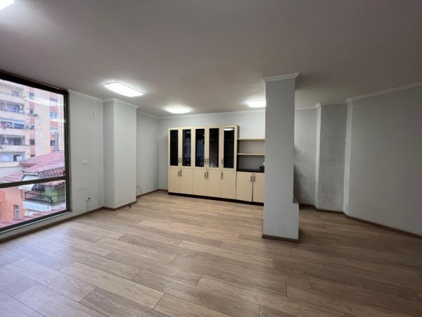 Tirane, shitet apartament 2+1+Ballkon Kati 2, 103 m² 258.000 € (21 dhjetori)