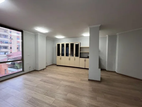 Tirane, shitet apartament 2+1+Ballkon Kati 2, 103 m² 258.000 € (21 dhjetori)