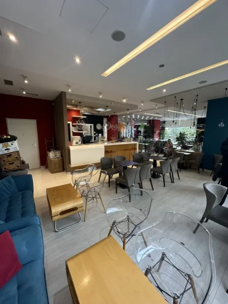 Tirane, jepet me qera ambjent biznesi Kati 1, 200 m² 2.000 € (Yzberisht, Rruga 3 Deshmoret prane Big Market)