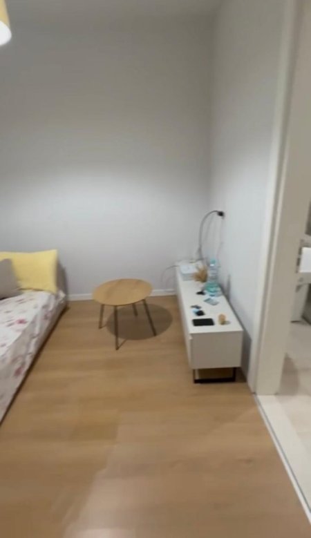 Tirane, jepet me qera apartament 1+1+Ballkon Kati 10, 60 m² 500 € 