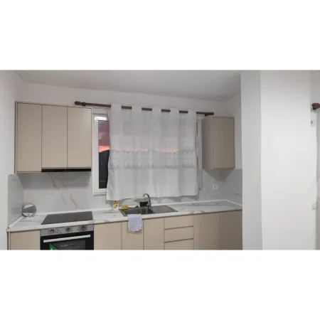 Tirane, jepet me qera apartament 2+1 Kati 4, 96 m² 450 € (yzberisht)