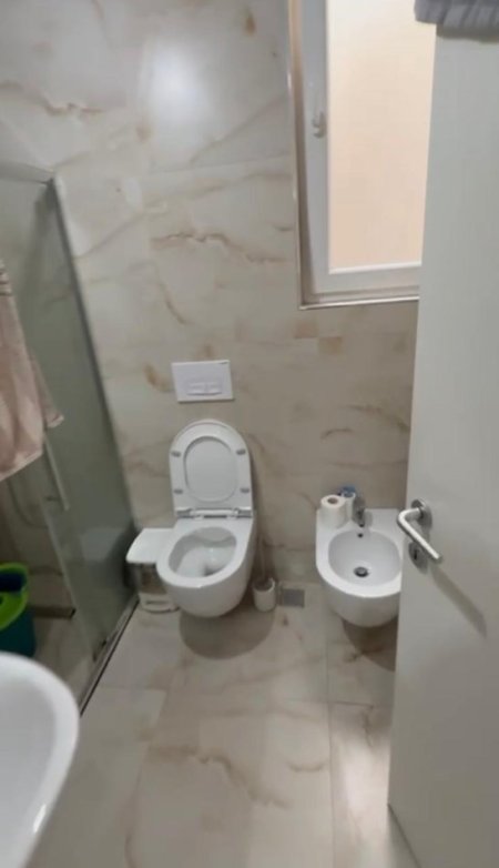 Tirane, jepet me qera apartament 1+1+Ballkon Kati 10, 60 m² 500 € 