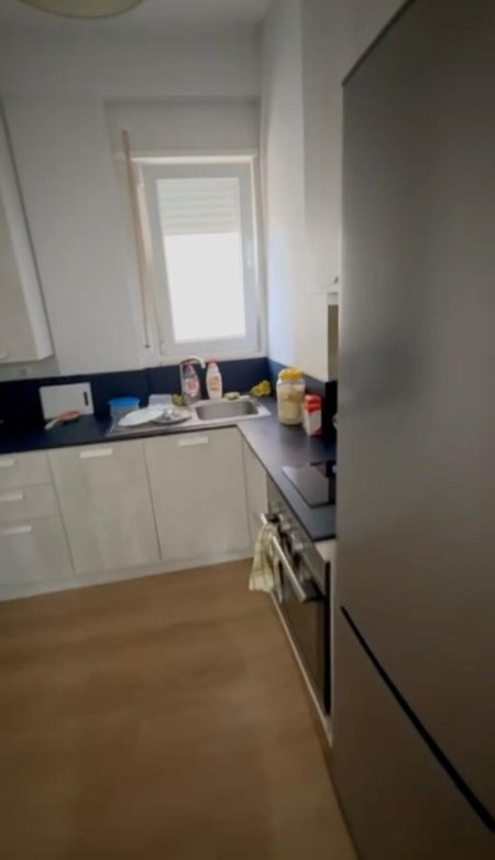 Tirane, jepet me qera apartament 1+1+Ballkon Kati 10, 60 m² 500 € 