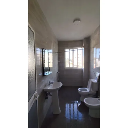 Tirane, jepet me qera apartament 2+1 Kati 4, 96 m² 450 € (yzberisht)