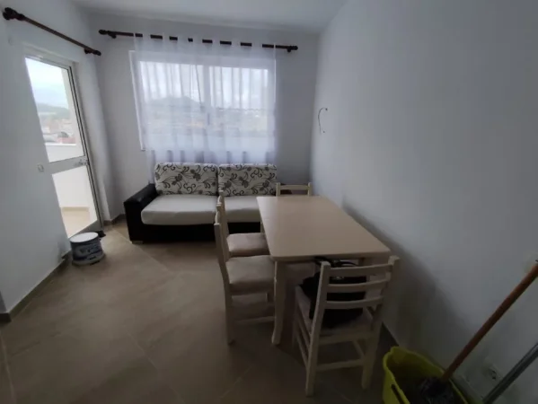 Tirane, jepet me qera apartament 2+1 Kati 4, 96 m² 450 € (yzberisht)