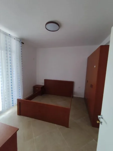 Tirane, jepet me qera apartament 2+1 Kati 4, 96 m² 450 € (yzberisht)