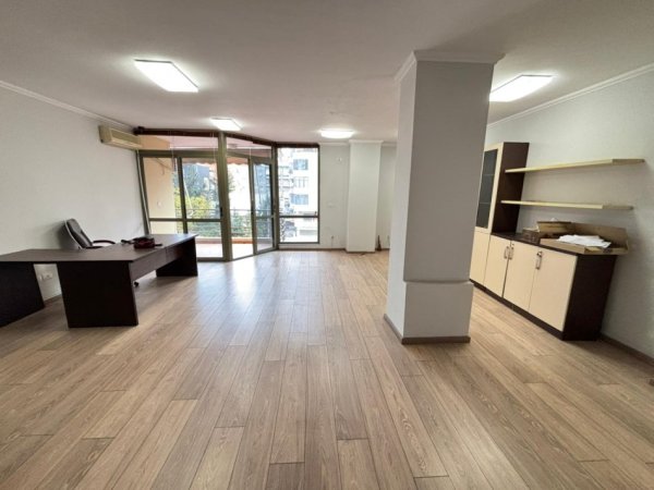 Tirane, shitet apartament 2+1+Ballkon Kati 7, 103 m² 258.000 € (21 Dhjetori)